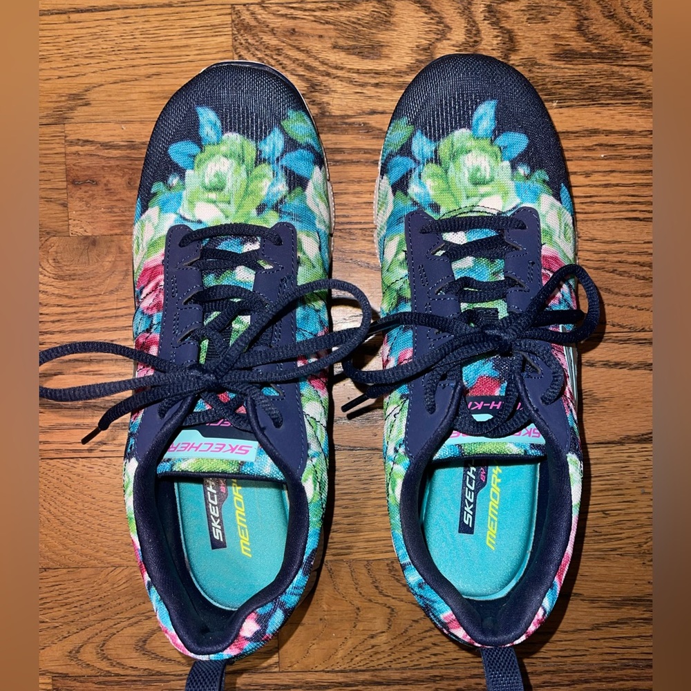 Skechers Skech-knit Women’s Navy Floral Athletic Sneakers Shoes Memory Foam
